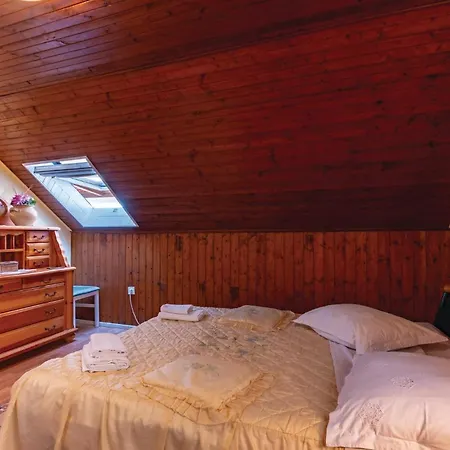 Nyaraló Stratincica Ii