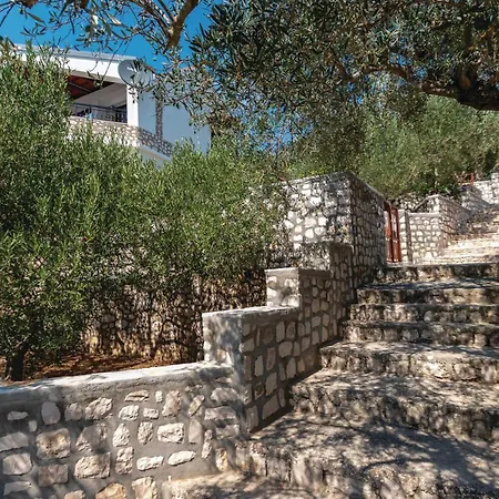 Beautiful Home In Stratincica With Kitchen * Vela Luka