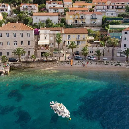 Beautiful Home In Stratincica With Kitchen Holiday home Vela Luka