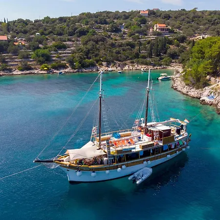 Beautiful Home In Stratincica With Kitchen Holiday home Vela Luka