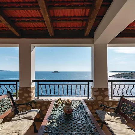 Holiday home Beautiful Home In Stratincica With Kitchen *