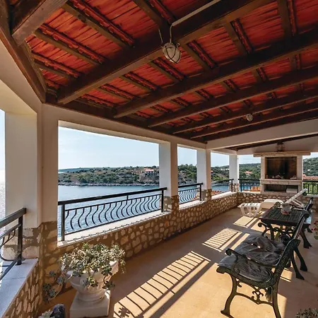 Beautiful Home In Stratincica With Kitchen Vela Luka