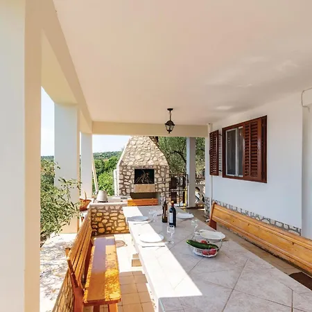 Beautiful Home In Stratincica With Kitchen Vela Luka