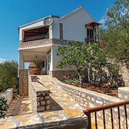 Holiday home Beautiful Home In Stratincica With Kitchen