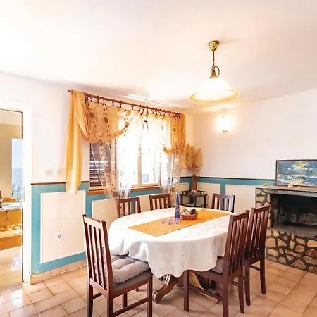 Beautiful Home In Stratincica With Kitchen Vela Luka